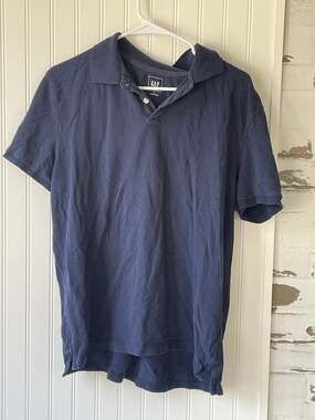 Gap Men's navy polo shirt size large